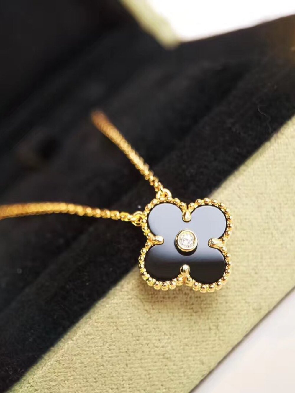😐️VCA😐️Four-Leaf Clover Black Agate Necklace